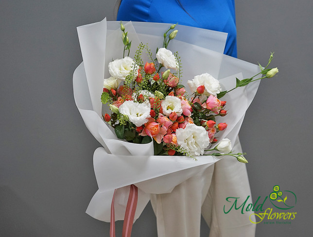 Bouquet of white eustoma and orange roses photo